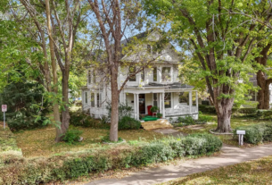 Folk Victorian historic home Vermillion SD