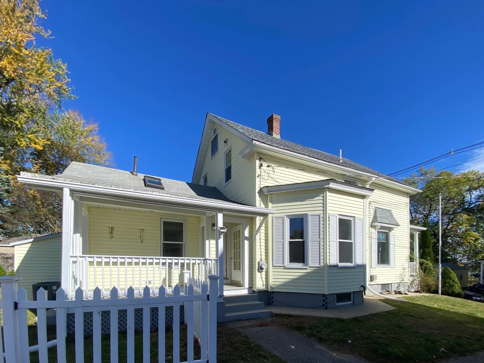 1905 Worcester Massachusetts Charmer with Stained Glass